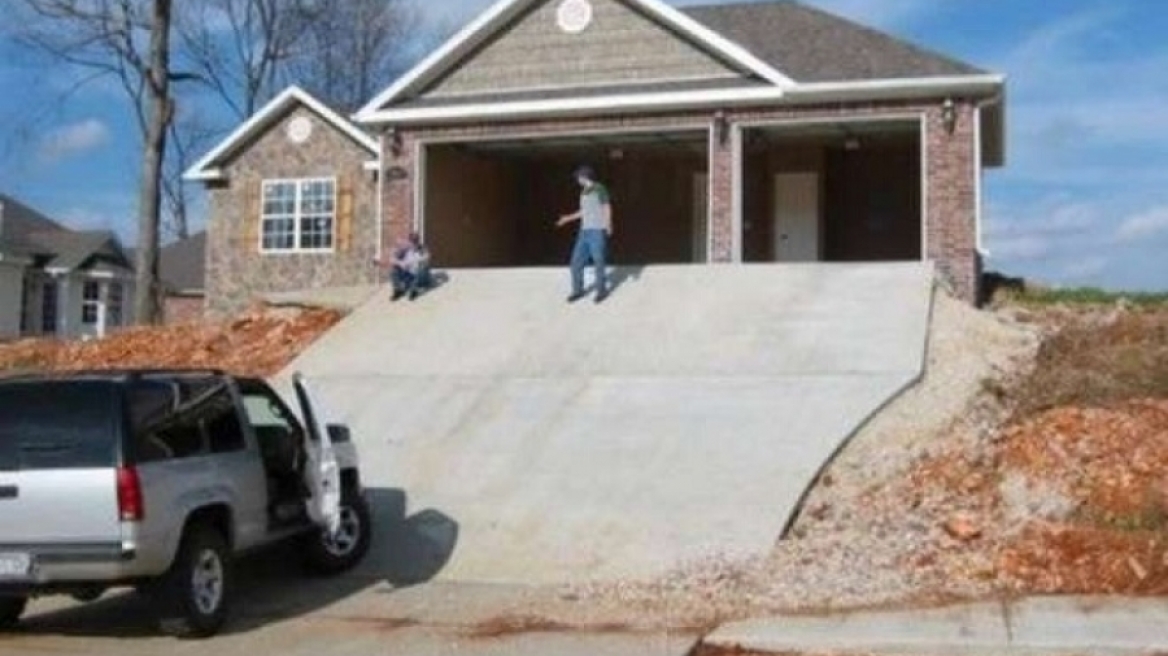 Με τέτοιο μηχανικό... καλύτερα σε αντίσκηνο!