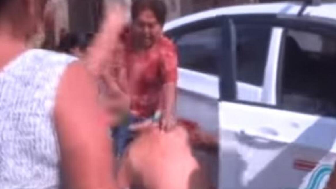 Βίντεο: Γυναίκες λιντσάρουν παιδόφιλο στη μέση του δρόμου