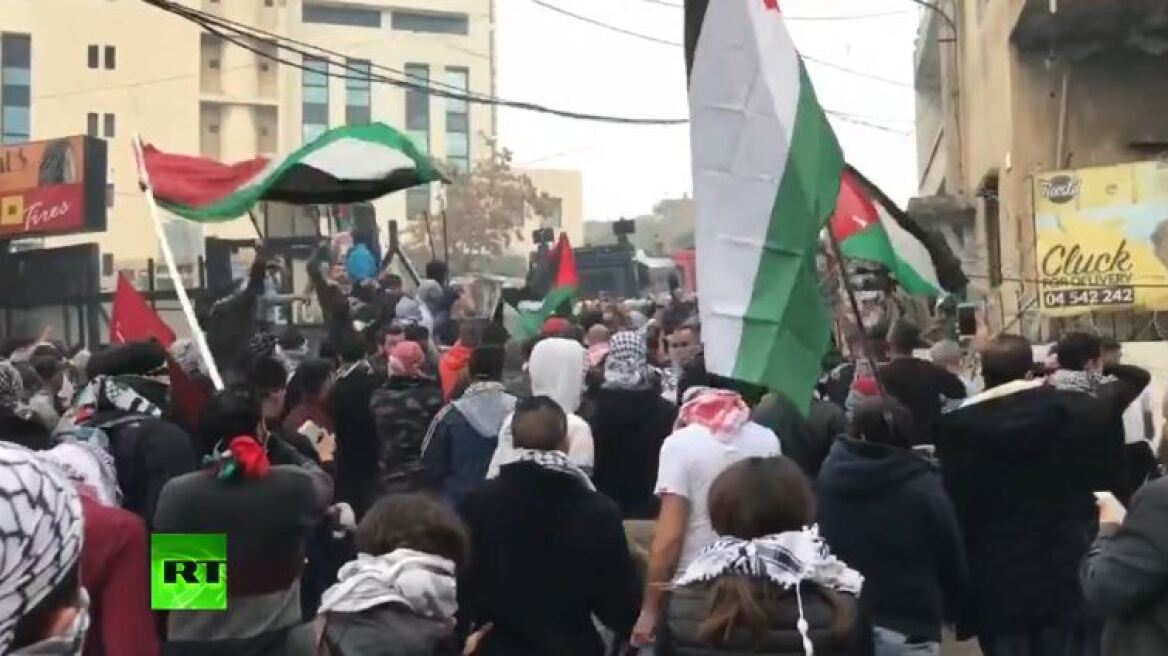 Βίντεο: Επεισόδια έξω από την πρεσβεία των ΗΠΑ στο Λίβανο