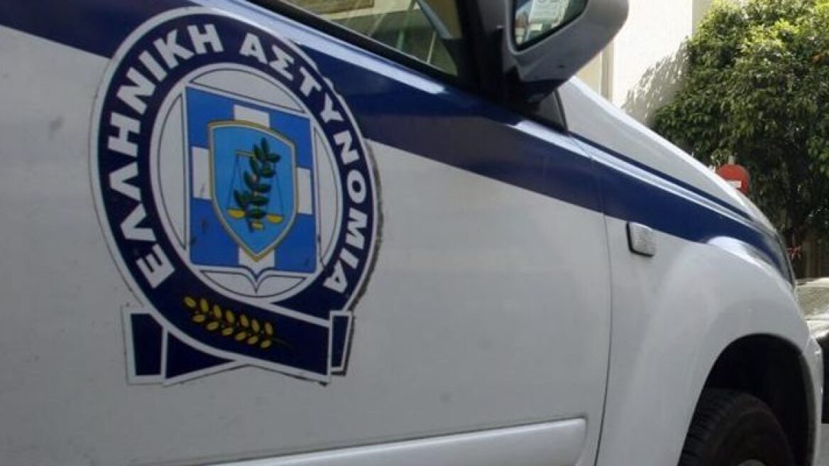 Δράμα: Έπεισε ηλικιωμένη να της δώσει τον χρυσό σταυρό της για… τάμα 