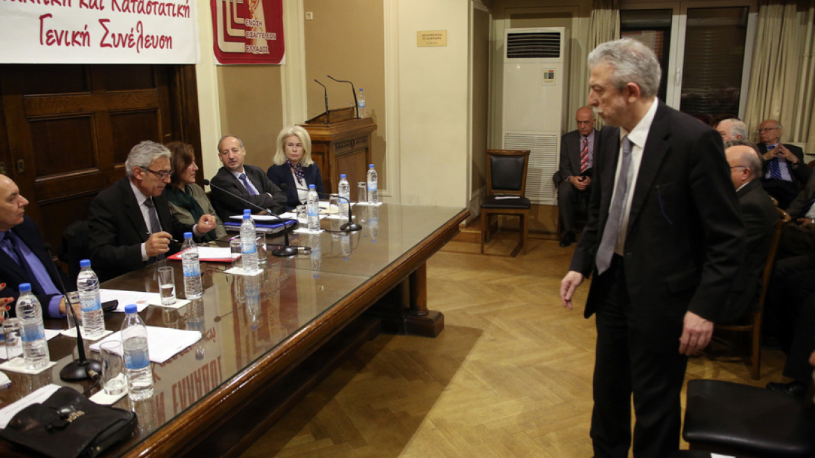 Πυρά από την αντιπολίτευση κατά Κοντονή για την κόντρα με την Δικαιοσύνη