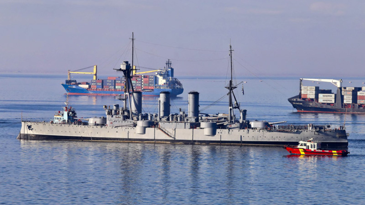 Φωτογραφίες: Απέπλευσε από τη Θεσσαλονίκη το θωρηκτό «Αβέρωφ»