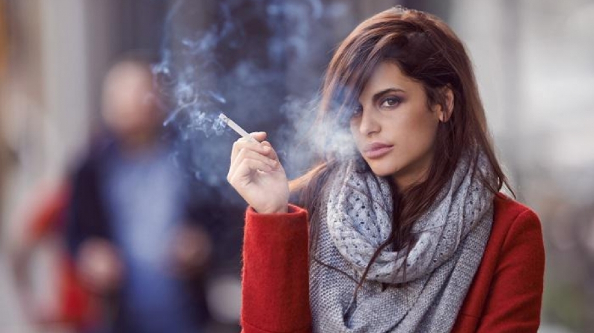 Νέα έρευνα αποκαλύπτει: Το κάπνισμα σε κάνει λιγότερο ή περισσότερο ελκυστικό;