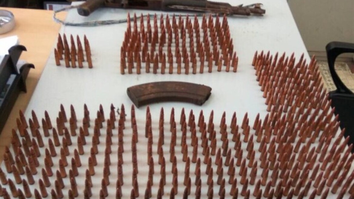 Έκρυβαν 138 κιλά χασίς και Καλάσνικοφ σε δάσος στα Ιωάννινα