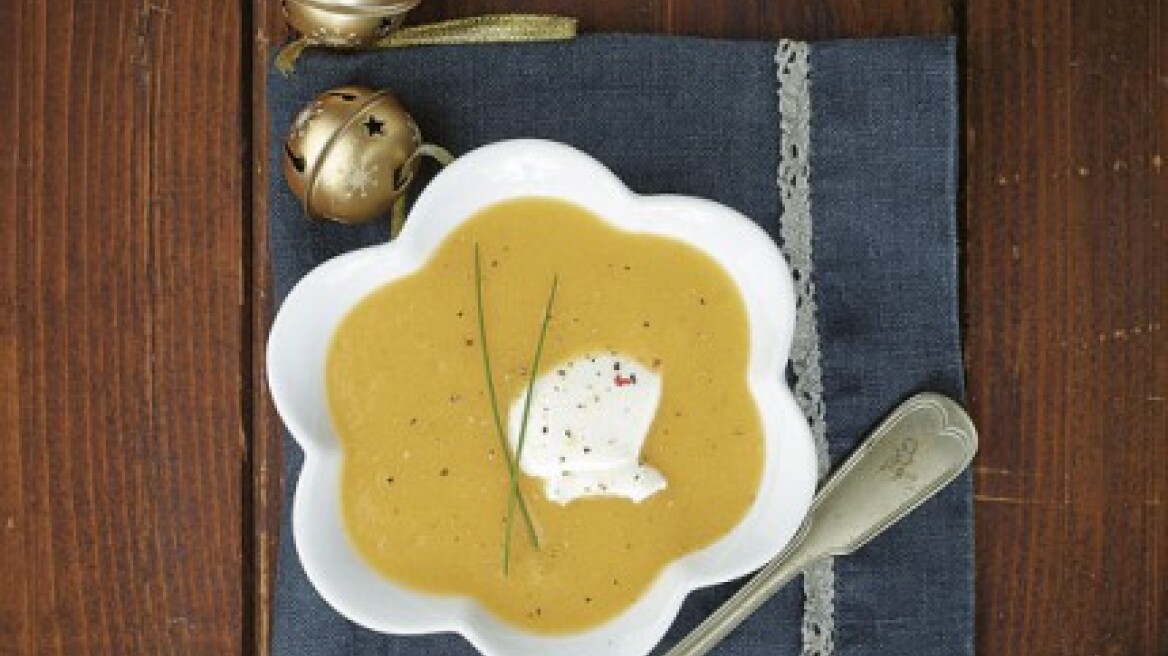 Σούπα βελουτέ με κολοκύθα, πατάτες, σέλινο και μπαχαρικά