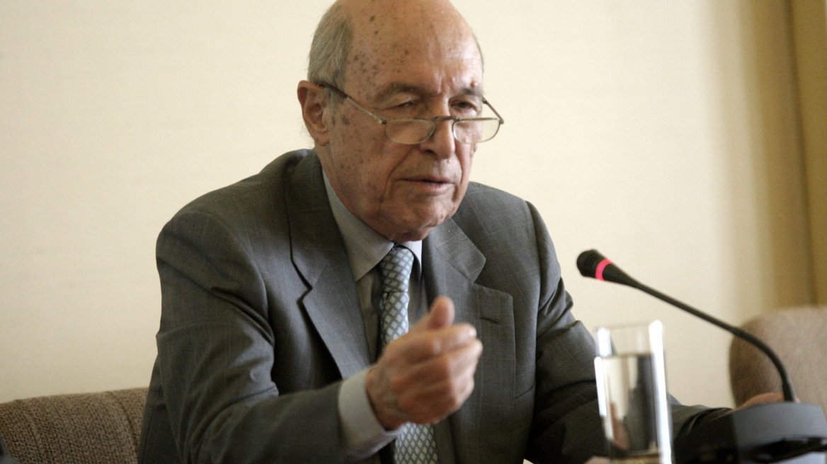 Συντετριμμένος ο Κώστας Σημίτης για την τριπλή τραγωδία στους Αγίους Αναργύρους