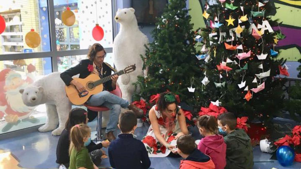 Φωτογραφίες: Ισραηλινοί κλόουν προσέφεραν χαμόγελα στα παιδιά του νοσοκομείου «Αγία Σοφία»