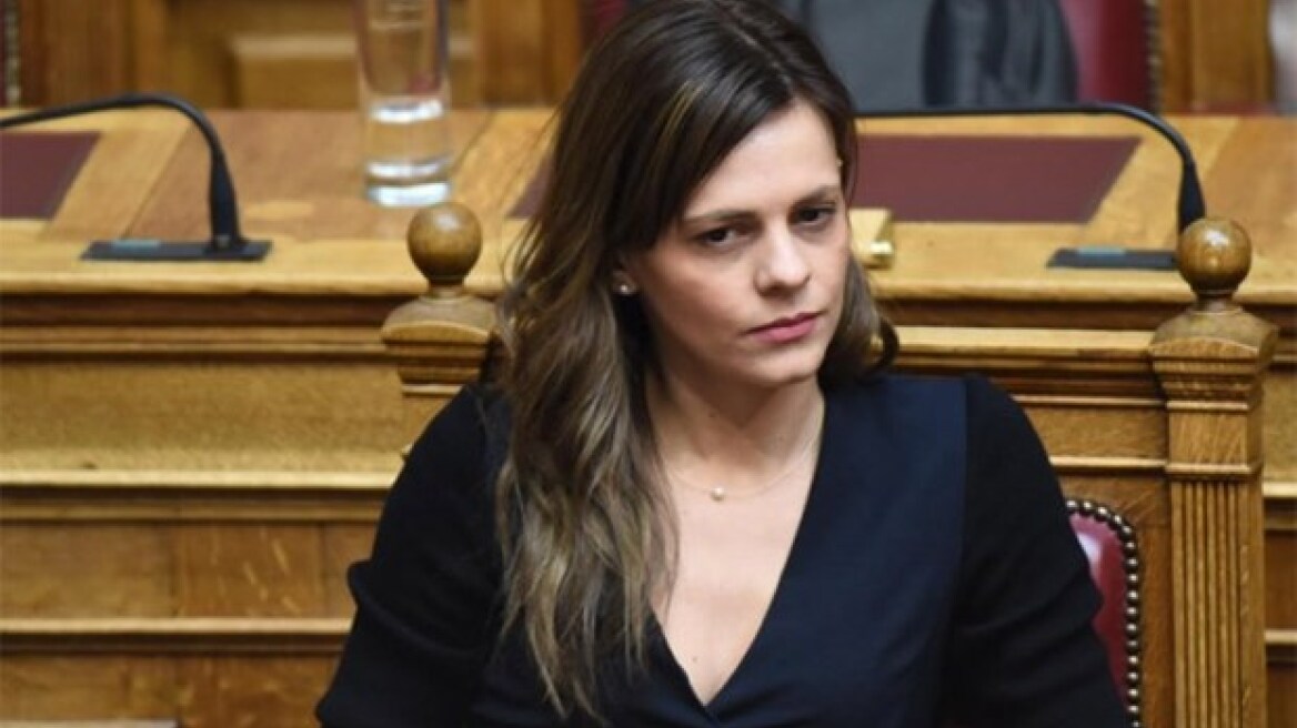 Αχτσιόγλου: Στις 28 Δεκεμβρίου θα πληρωθούν εμβόλιμα περίπου 15.000 νέες συντάξεις