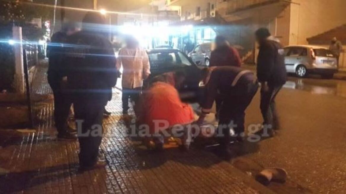 Λαμία: Αυτοκίνητο παρέσυρε μάνα με παιδί στην αγκαλιά της 