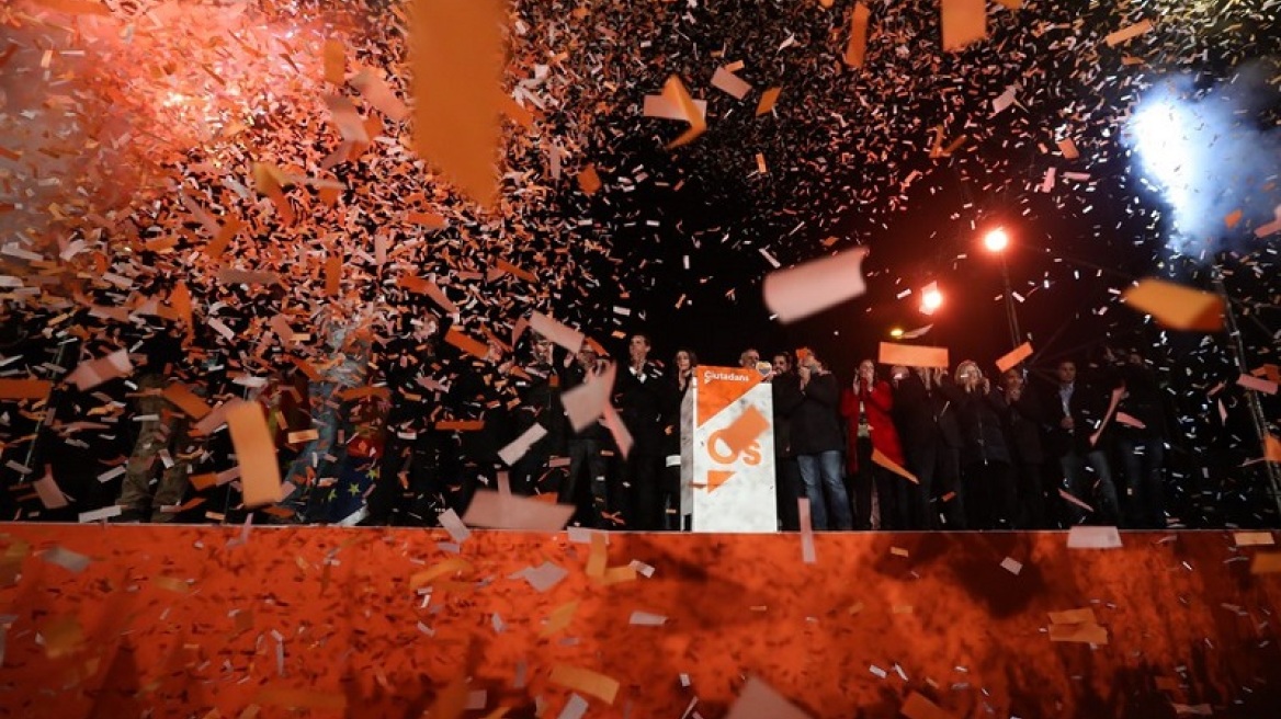 Ισπανία: Το «μπαλάκι» στη Δικαιοσύνη μετά την οριακή νίκη των Καταλανών αυτονομιστών 