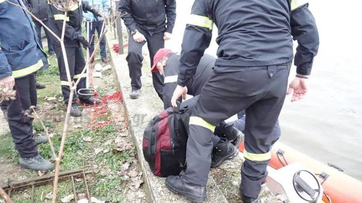 Συναγερμός στα Γιάννενα από «αγνώστου κατόχου» σακίδιο που επέπλεε στη λίμνη