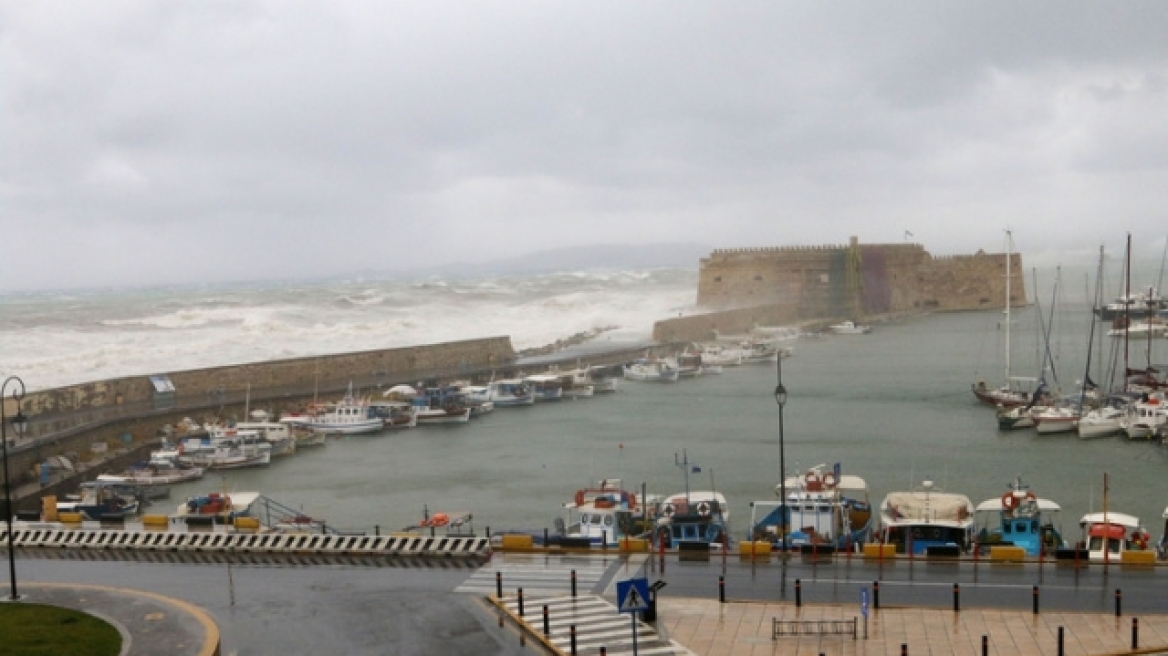 Ταλαιπωρία για τους 628 επιβάτες του Κρήτη ΙΙ: Έδεσε με 2,5 ώρες καθυστέρηση λόγω των ισχυρών ανέμων