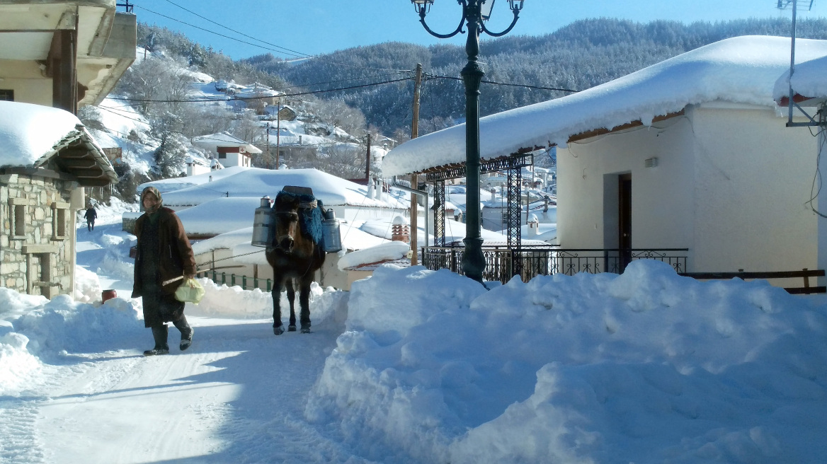 Υποχωρεί ο χιονιάς - Ήλιος «με δόντια» παραμονή Χριστουγέννων