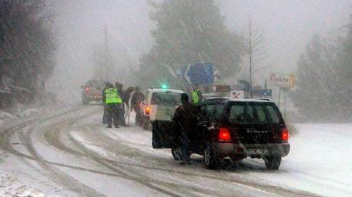 Παραμένουν χωρίς ρεύμα τα ορεινά χωριά των Καλαβρύτων
