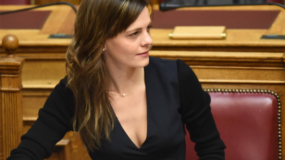 Αχτσιόγλου: Μειώνουμε υπό όρους έως και 50% το πρόστιμο για την αδήλωτη εργασία