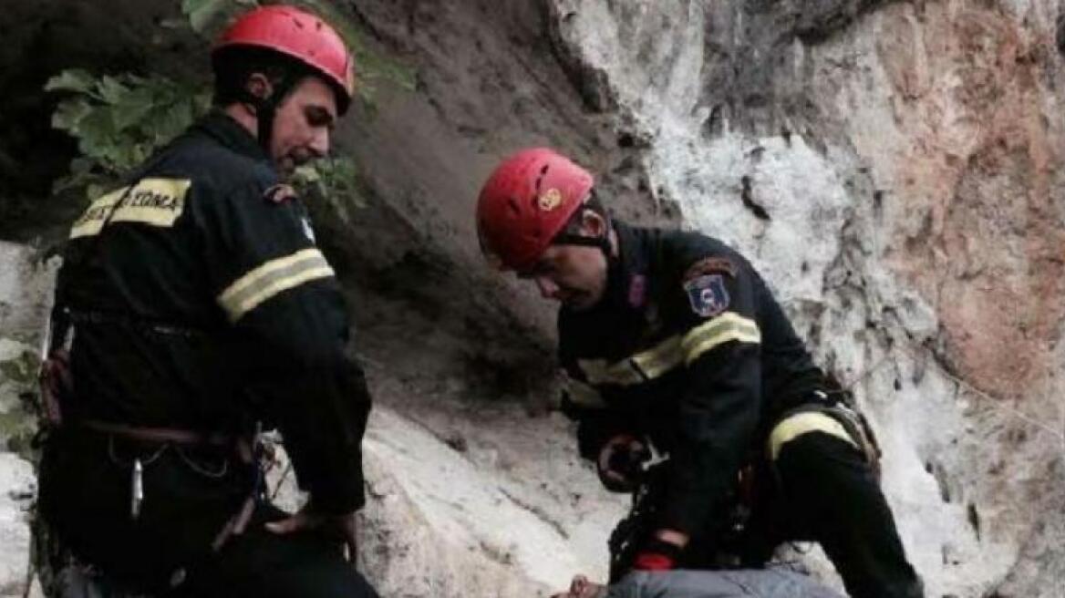 Άντρες της ΕΜΑΚ απεγκλώβισαν δύο ορειβάτες από τον Όλυμπο