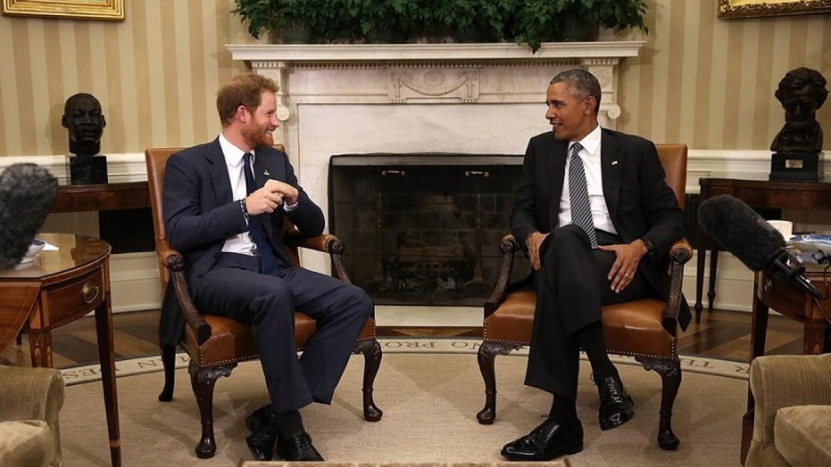 «Προσοχή στα social media» λέει ο Ομπάμα στον πρίγκιπα Χάρι