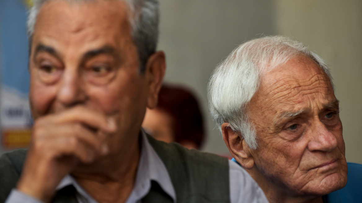 ΕΦΚΑ: Πληρώνονται σήμερα οι νέες συντάξεις