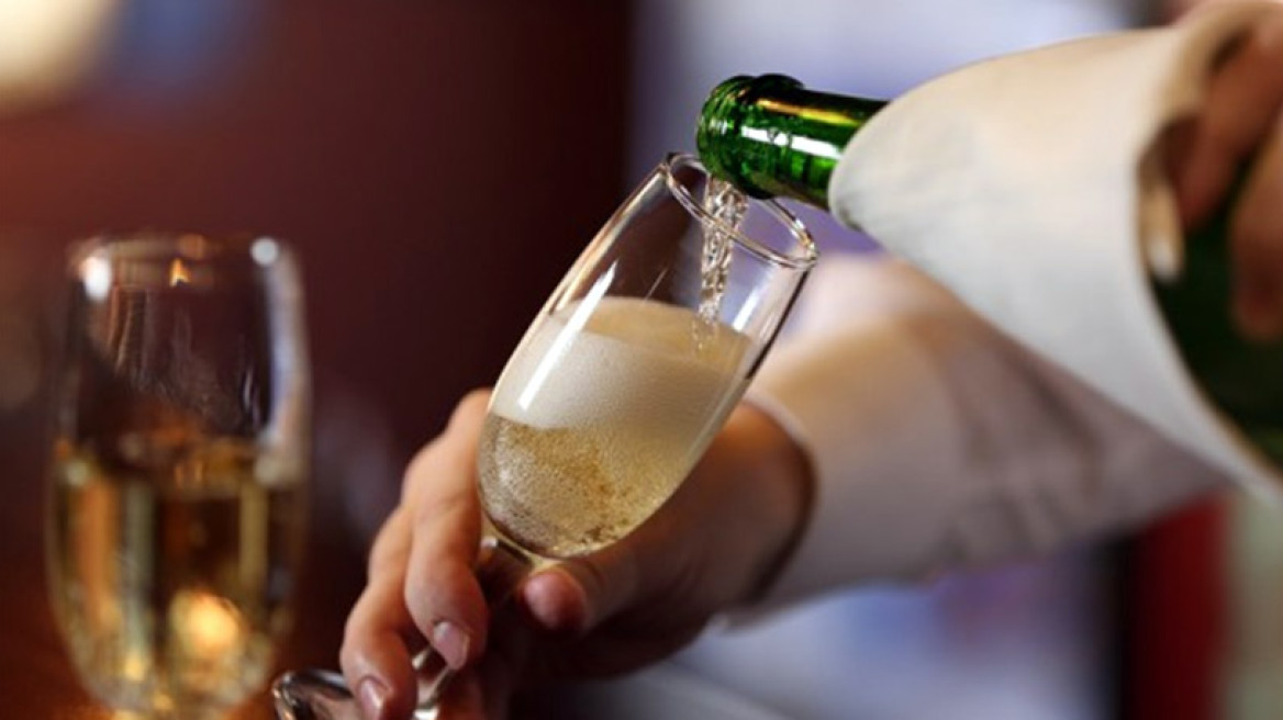 Το μεγαλύτερο λάθος που μπορείς να κάνεις όταν πίνεις σαμπάνια