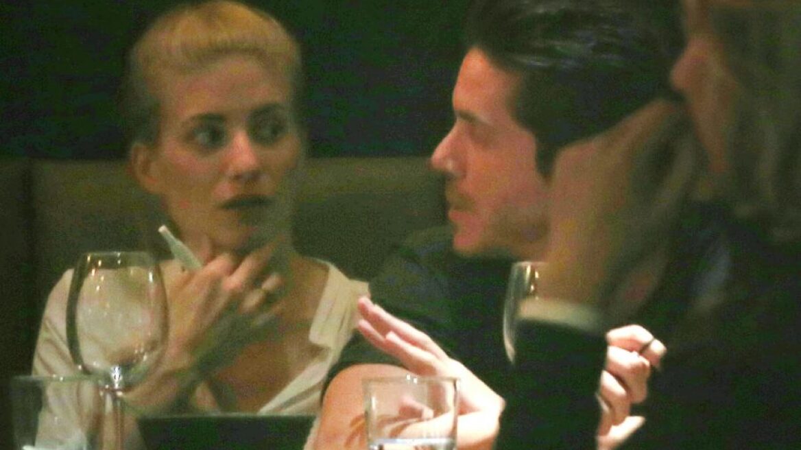 H Eυαγγελία Αραβανή και ο Νίκος Οικονομόπουλος βγήκαν έξω με φίλους