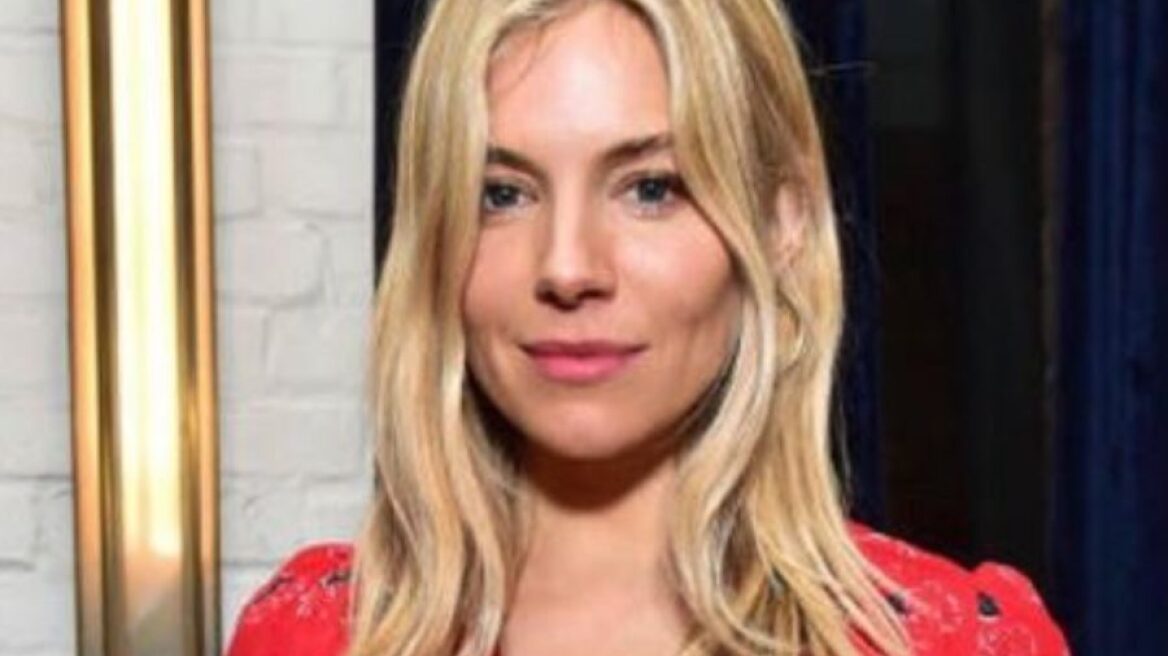 To τοπ της Sienna Miller είναι αναπάντεχα προσιτό