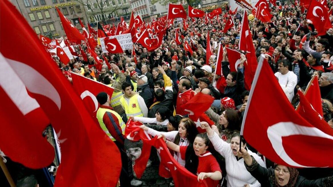 Γερμανία: «Να γίνουμε χρήσιμοι» δηλώνουν Τούρκοι που ζήτησαν άσυλο