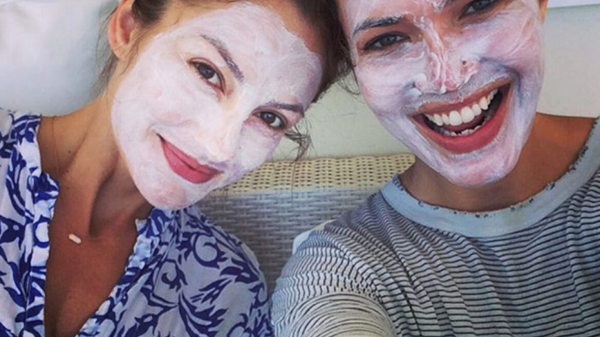 Πες αντίο στην ακμή με αυτήν τη DIY μάσκα 2 υλικών