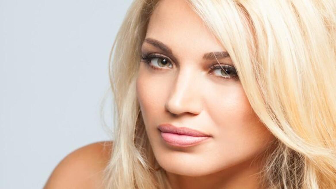 Η Κωνσταντίνα Σπυροπούλου κάηκε στο χέρι και το ανέβασε στο Instagram