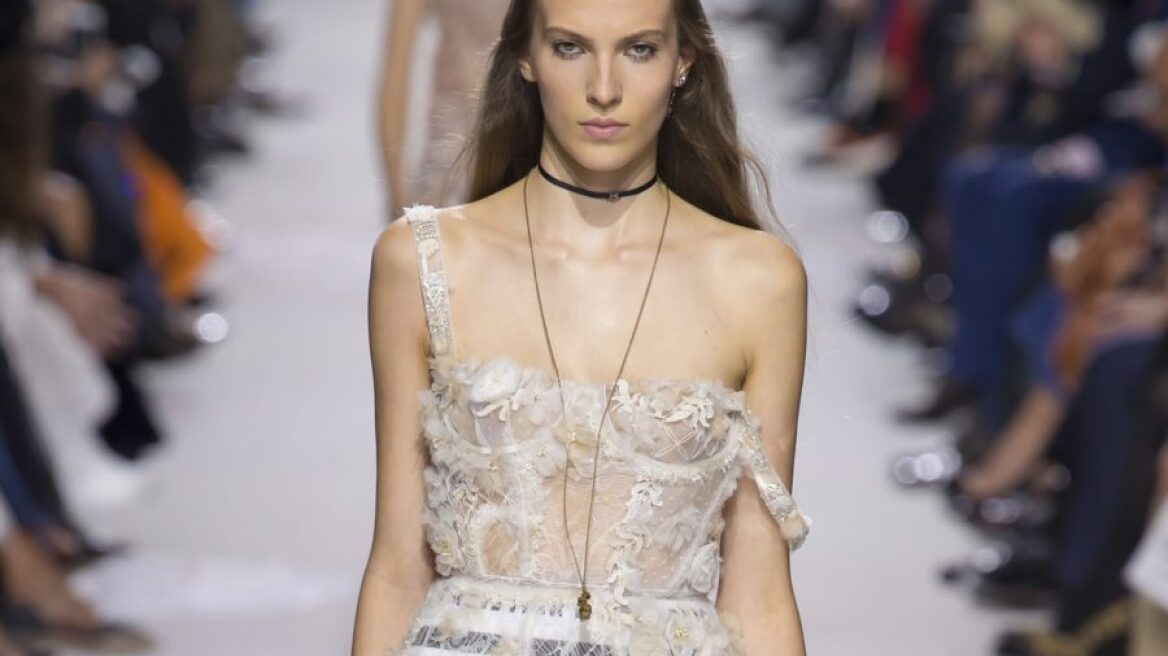 Πως να φορέσετε φέτος τα λευκά φορέματα