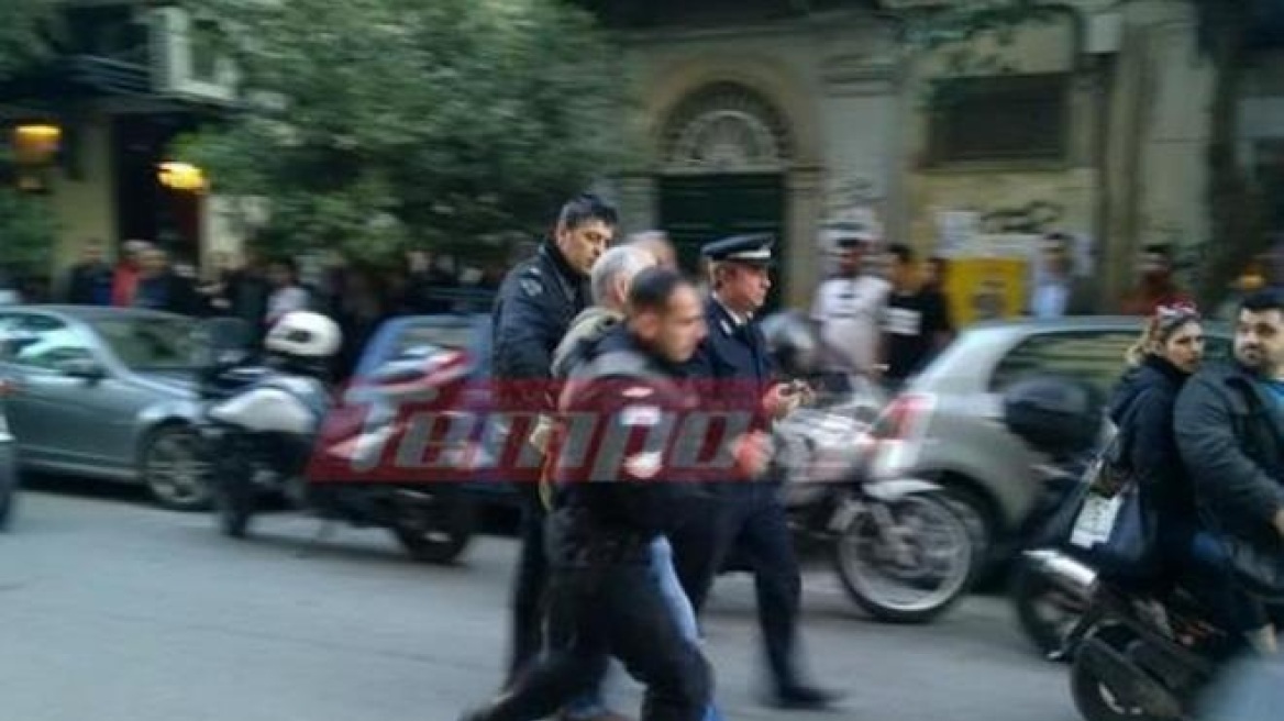Χαμός στην Πάτρα: Του πήραν τις πινακίδες για στάθμευση σε θέση αναπήρων και χτύπησε τον αστυνομικό (φωτό)