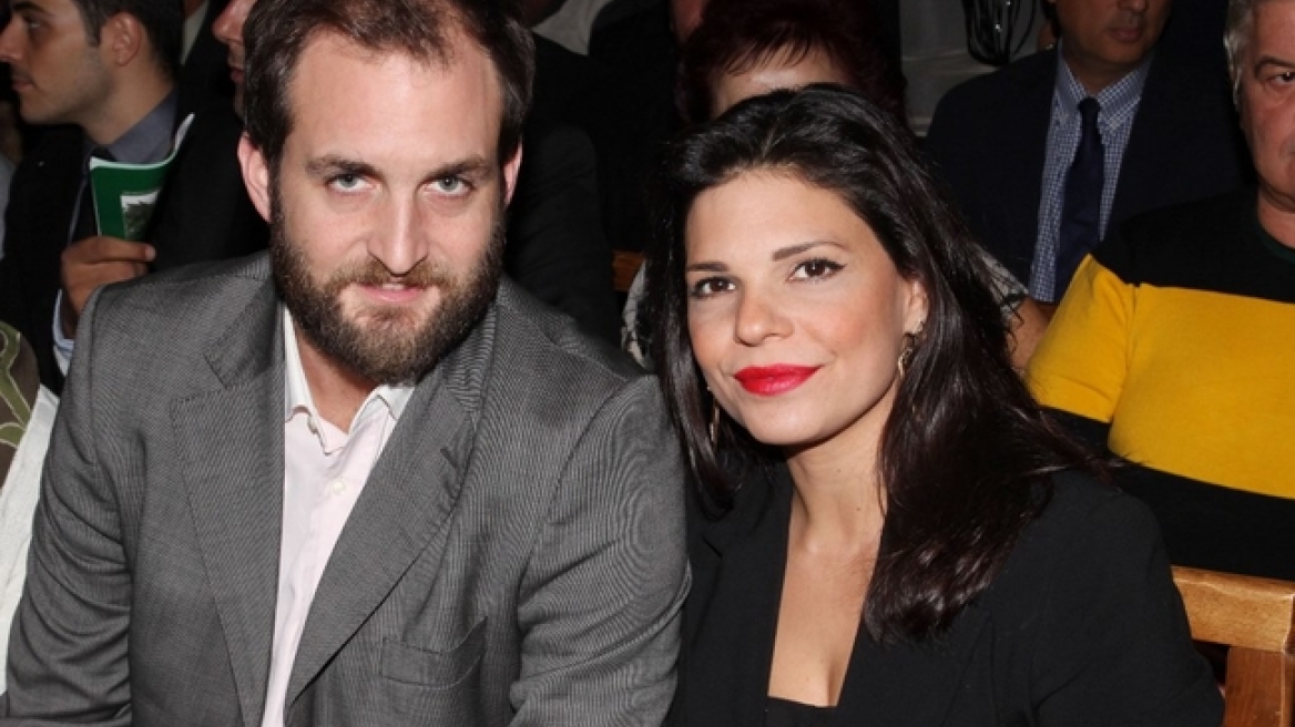 Η Μαρίνα Ασλάνογλου ποζάρει με το νεογέννητο μωρό της