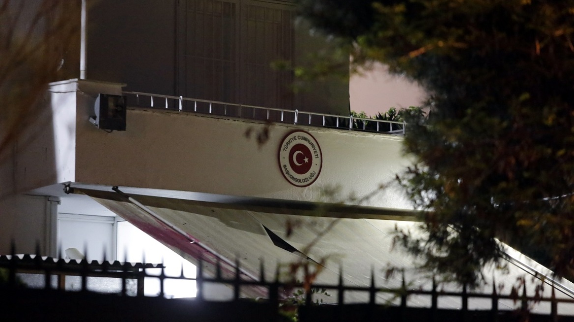 Επίθεση του Ρουβίκωνα στο τουρκικό προξενείο της Αθήνας 