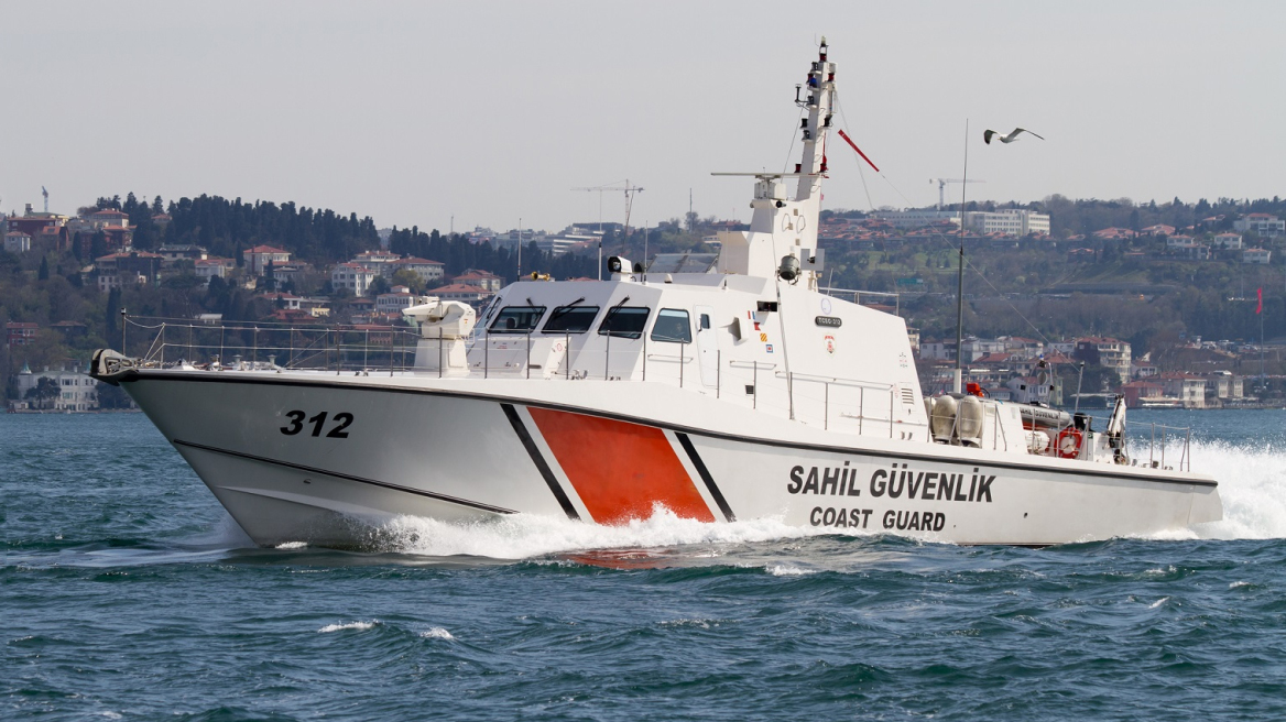 Σκάφος της Τουρκικής Ακτοφυλακής παρενόχλησε πλωτό του Λιμεναρχείου της Χίου