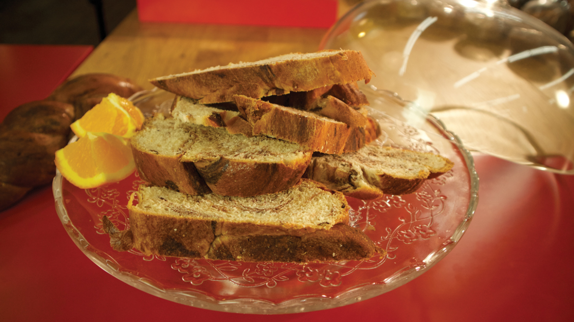 Τσουρέκι με Σοκολάτα και Πορτοκάλι 