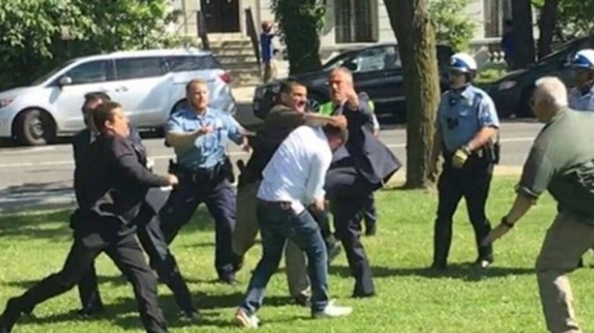 Στη φυλακή δύο άτομα για επεισόδια στην τουρκική πρεσβευτική κατοικία στην Ουάσιγκτον