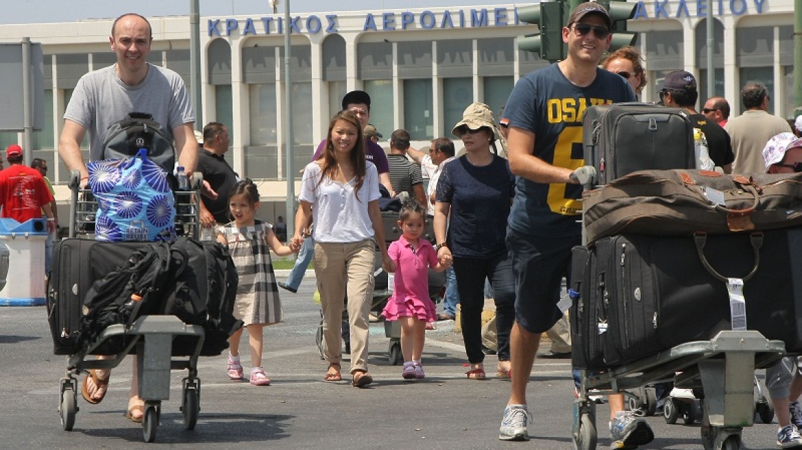 Κρήτη: Χωρίς τέλος οι συλλήψεις στο αεροδρόμιο Ηρακλείου