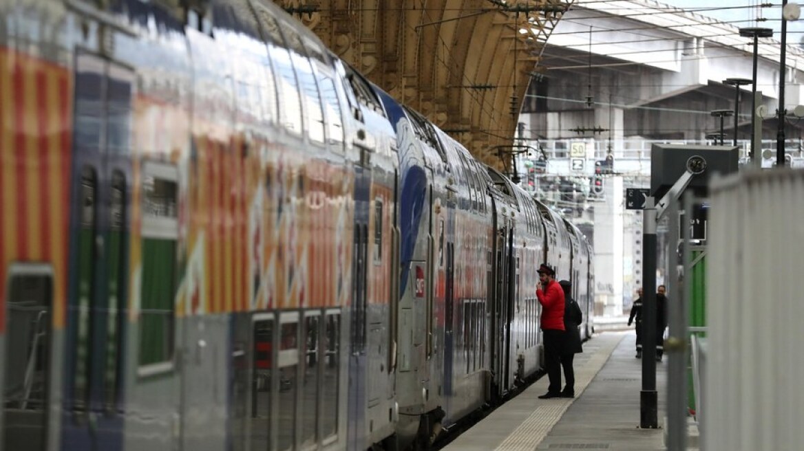 Γαλλία: Παραμένουν καθηλωμένα τα τρένα - Σκληραίνουν τη στάση τους οι σιδηροδρομικοί