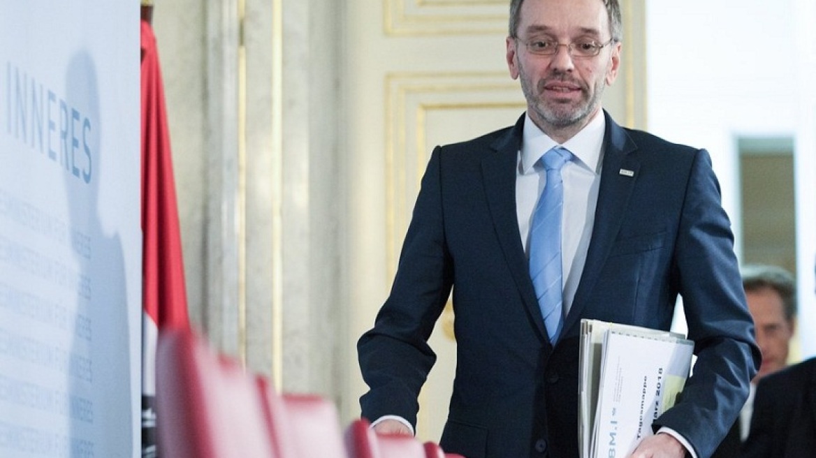 Αυστρία: Ο υπουργός Εσωτερικών ζητά να απαγορεύεται η είσοδος προσφύγων στην Ευρώπη 