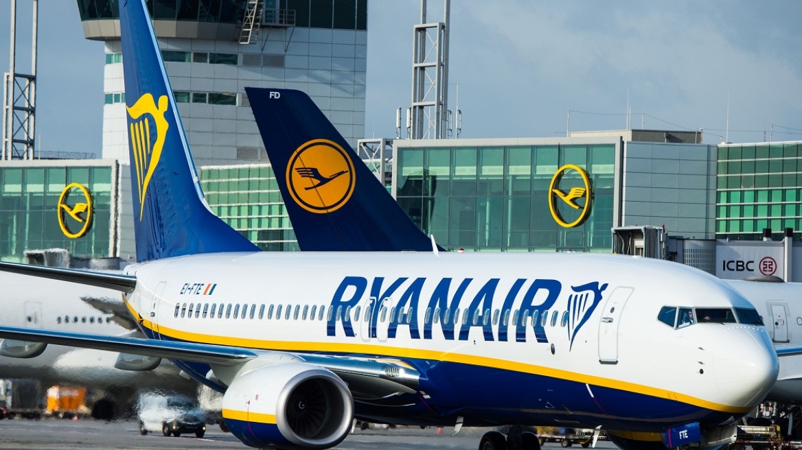 Η Ryanair διακόπτει τις εσωτερικές πτήσεις στην Ελλάδα - Διατηρεί μόνο πτήσεις για Μύκονο, Σαντορίνη και Θεσσαλονίκη