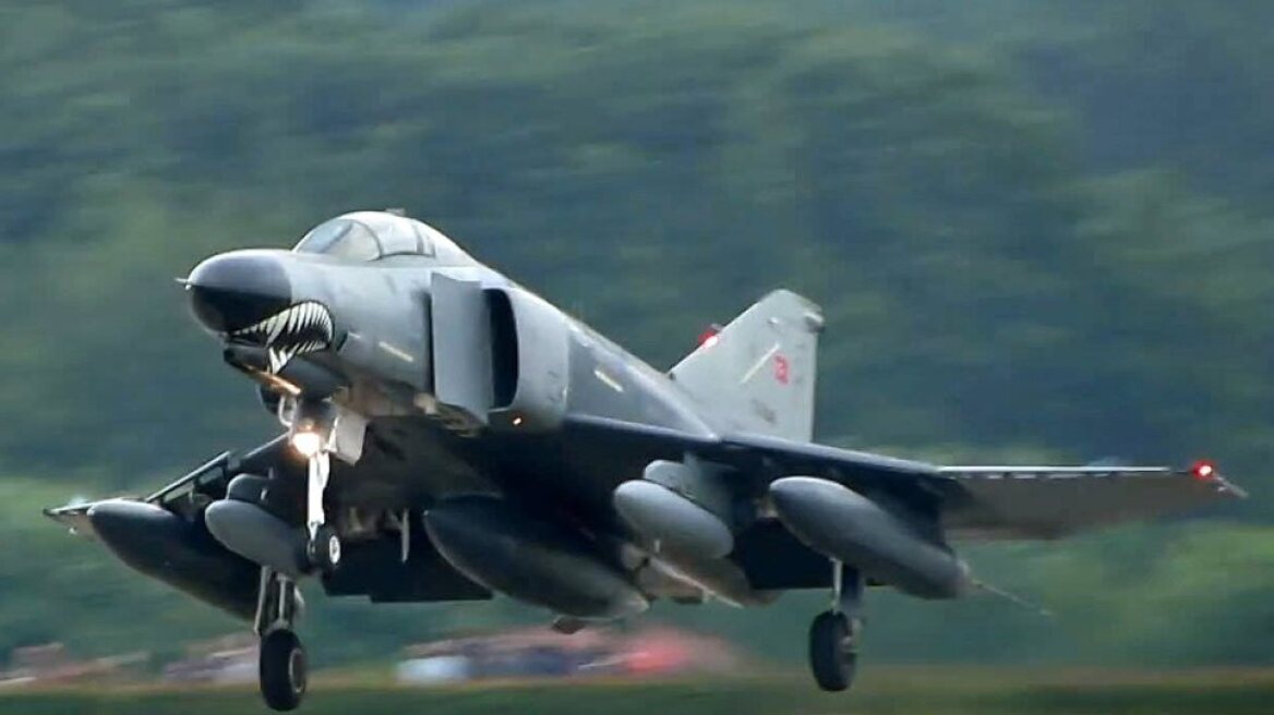 Τουρκικά μαχητικά F-4 έκαναν υπερπτήσεις πάνω από Οινούσσες και Παναγιά