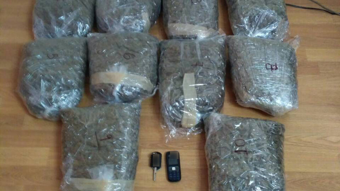 Καστοριά: Τσάκωσαν 54χρονο με πάνω από δέκα κιλά χασίς