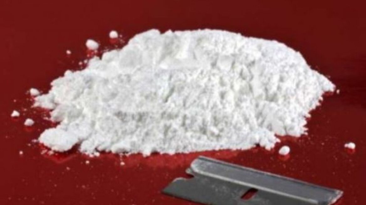 Συνελήφθη για ναρκωτικά και υποστήριξε ότι ο αέρας τα έβαλε στην... τσάντα της (pics)