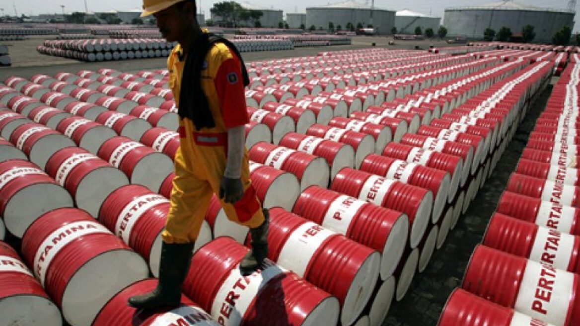 Σε υψηλό τριετίας σκαρφαλώνει η τιμή του πετρελαίου