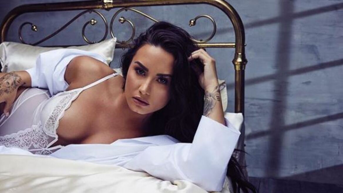 H σέξι πόζα της Ντέμι Λοβάτο που βγάζει... μάτι! 