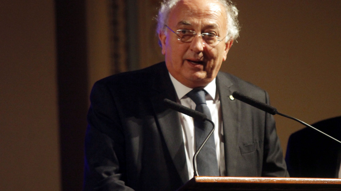 Αμανατίδης για το περιστατικό με τη σημαία: Δεν μπορεί να κάνει ο καθένας ό,τι θέλει