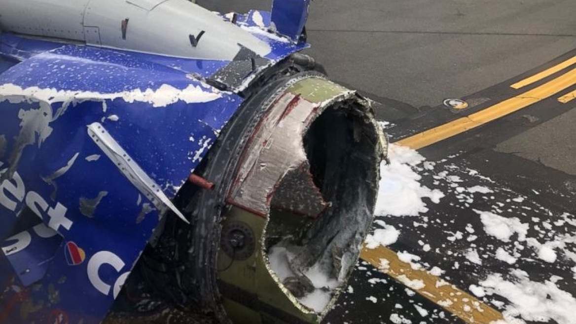 Τρόμος εν πτήσει: Διαλύθηκε ο κινητήρας αεροσκάφους και έσπασαν παράθυρα!