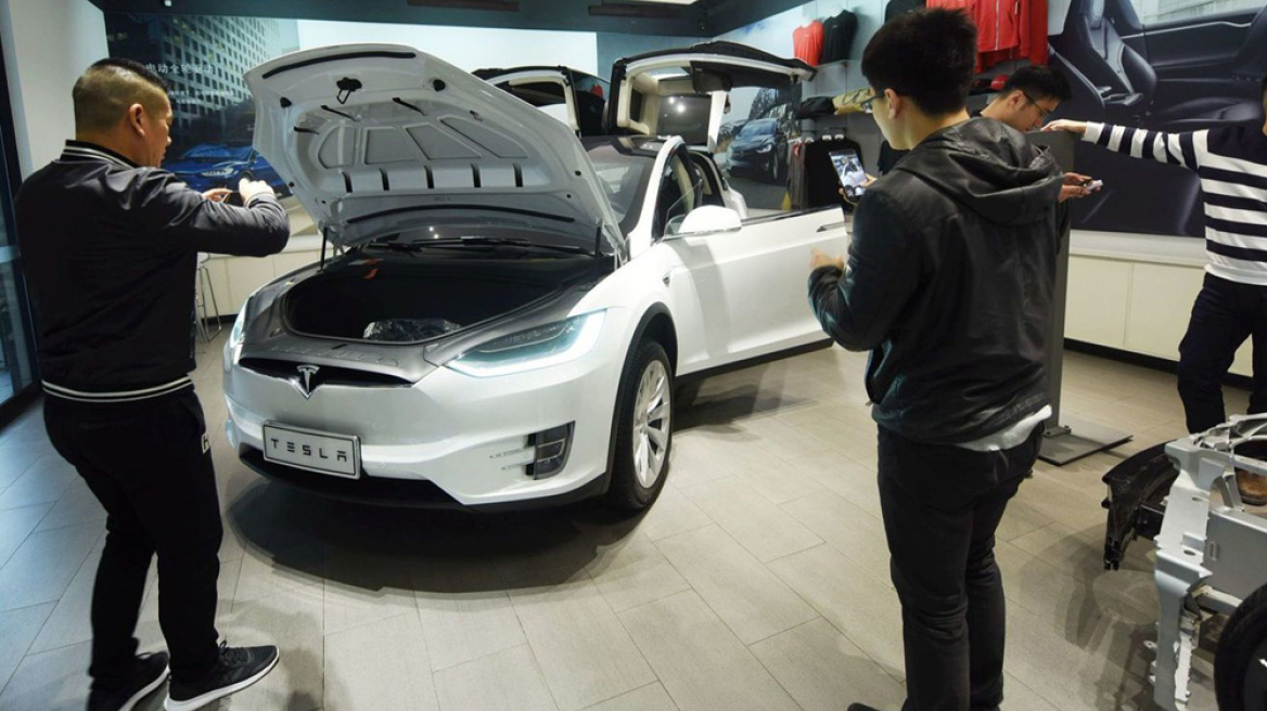 Ηχηρή απάντηση σε Τράμπ - Η Κίνα «απελευθερώνει» τους ξένους κατασκευαστές 