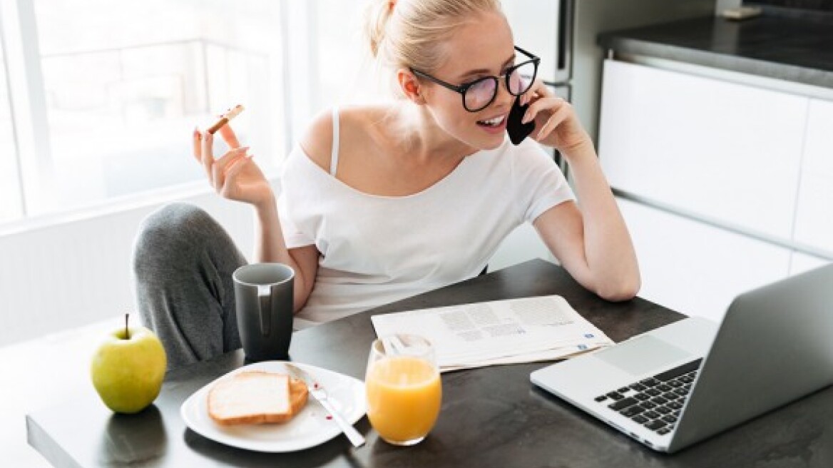 10 -φαινομενικά- ασήμαντες καθημερινές συνήθειες που μας παχαίνουν