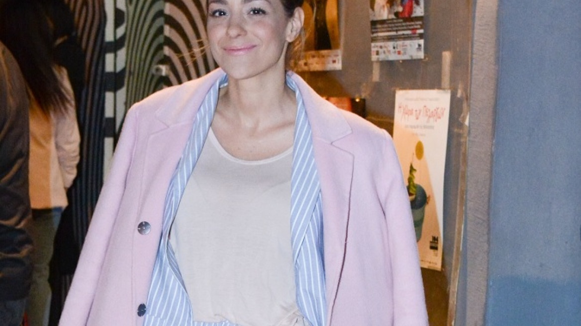 Η Νατάσσα Μποφίλιου ποζάρει με την αδερφή της Νέλλη και εμείς ψάχνουμε τις διαφορές