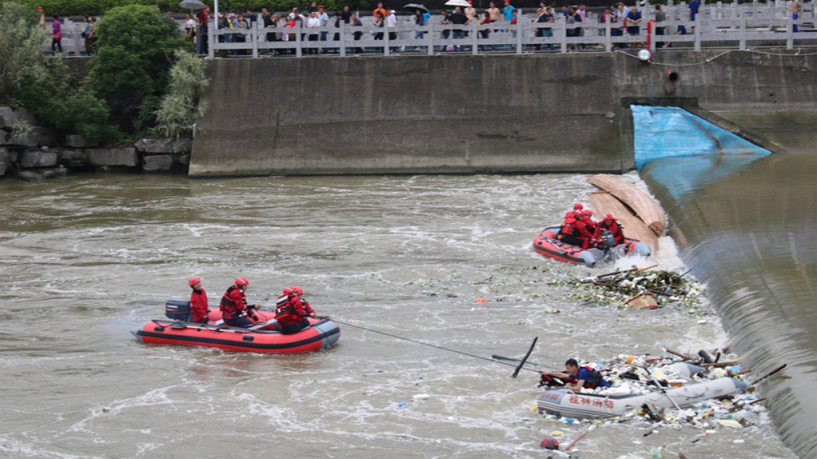Τραγωδία στην Κίνα: Δείτε τη στιγμή που 17 κωπηλάτες σκοτώνονται κατά τη διάρκεια προπόνησης